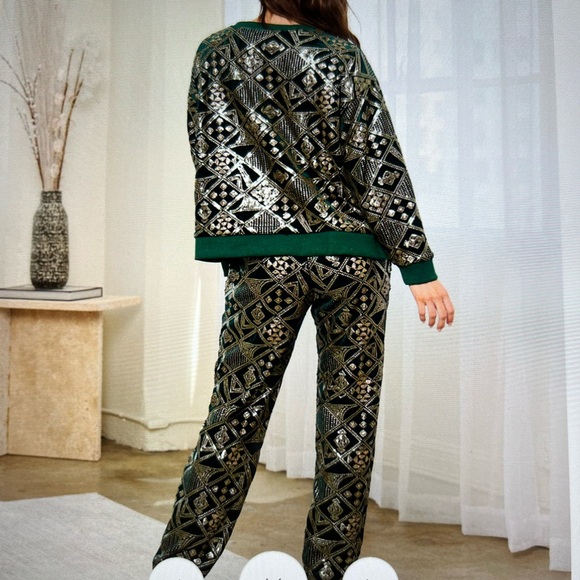 Women’s long sleeve sequin pullover sweater and jogging pant set. - Picture 3 of 7